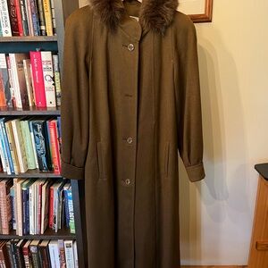 Vintage Elegant Brown Coat with Fur Collar made in Montréal
